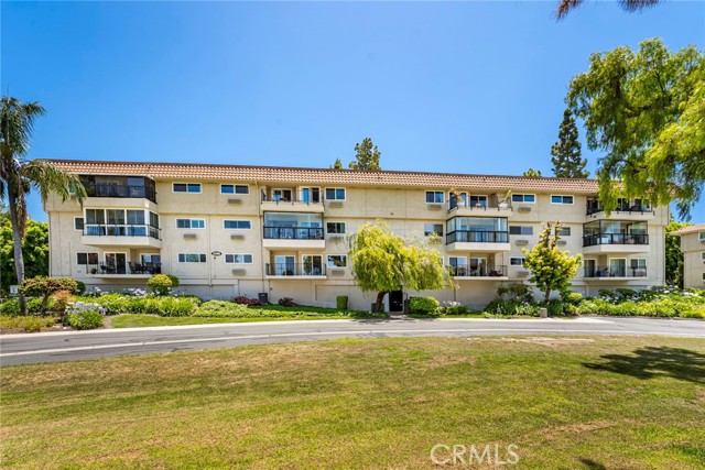 Detail Gallery Image 2 of 32 For 2385 via Mariposa 1f,  Laguna Woods,  CA 92637 - 2 Beds | 2 Baths