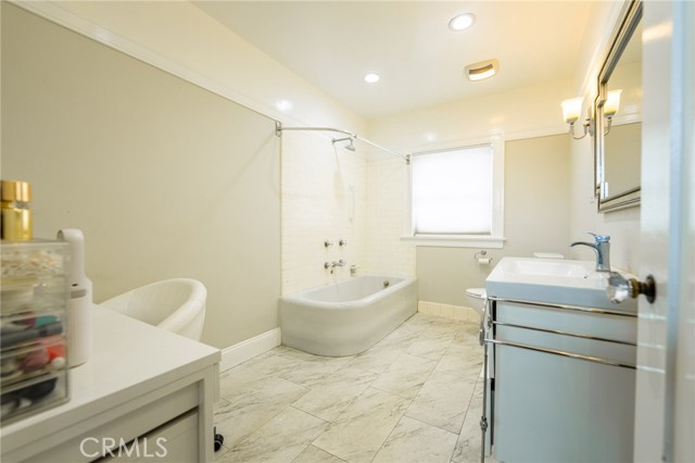 Detail Gallery Image 18 of 24 For 1281 E Orange Grove Bld, Pasadena,  CA 91104 - 4 Beds | 2/1 Baths