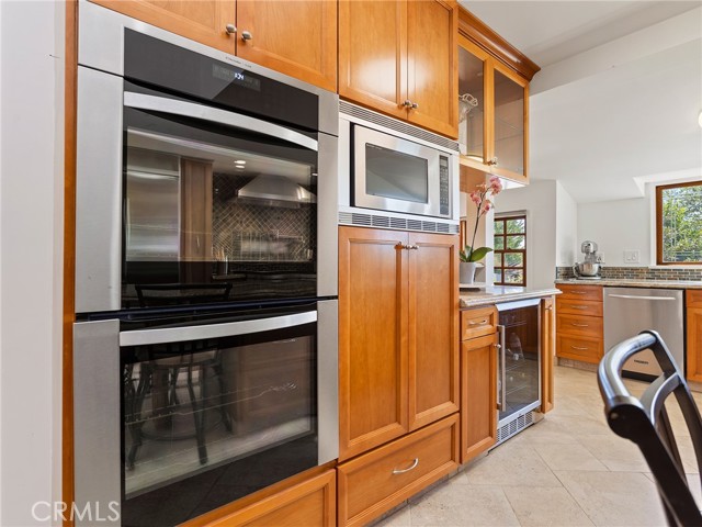 Detail Gallery Image 8 of 72 For 1012 N Sunset Canyon Dr, Burbank,  CA 91504 - 3 Beds | 2 Baths