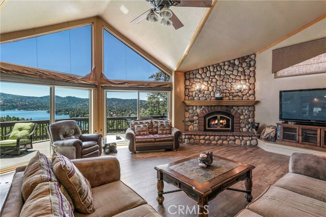 Detail Gallery Image 5 of 44 For 1161 Nadelhorn Dr, Lake Arrowhead,  CA 92352 - 5 Beds | 5 Baths