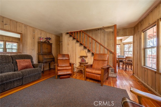 352 Big Bear Trail, Fawnskin CA: https://media.crmls.org/medias/1478b324-fd87-4909-81a8-ffec7eb35436.jpg