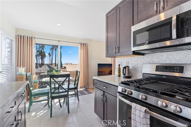 Detail Gallery Image 6 of 31 For 418 #a E Oceanfront, Newport Beach,  CA 92661 - 3 Beds | 2 Baths