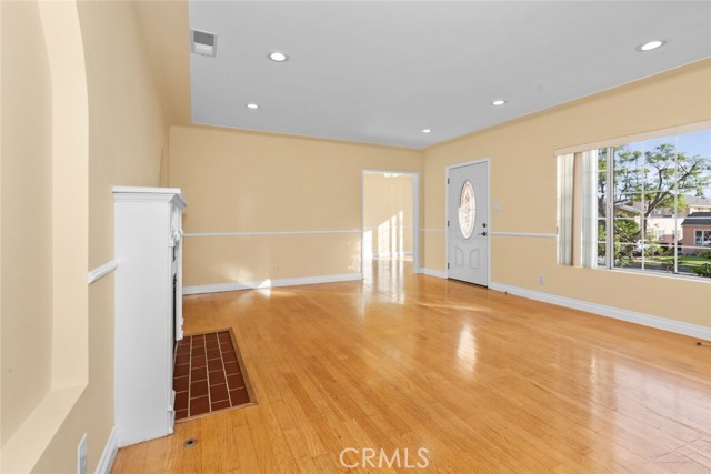 1941 W Kenneth Road, Glendale CA: https://media.crmls.org/medias/147bb243-918b-4eb9-bee6-b3894a2c0169.jpg