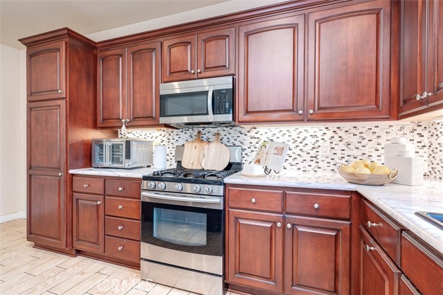 335 E Francis Avenue, La Habra CA: https://media.crmls.org/medias/147c850a-d918-462e-848d-096d3da86e1f.jpg