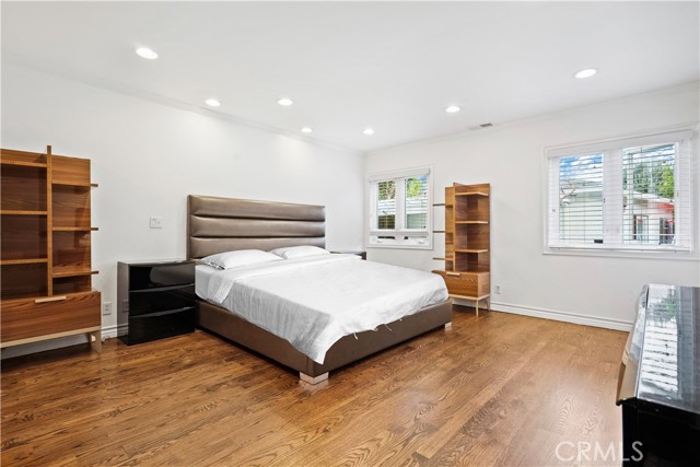 Detail Gallery Image 9 of 27 For 5362 Yolanda Ave, Tarzana,  CA 91356 - 3 Beds | 3 Baths