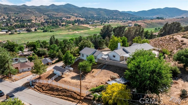 40505 90th W Street, Palmdale CA: https://media.crmls.org/medias/147c9992-ae34-4b07-ae50-a5a1738c4694.jpg