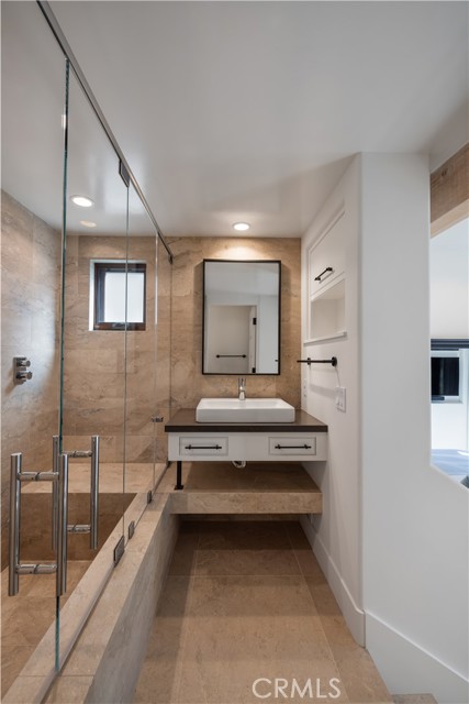 Detail Gallery Image 24 of 28 For 2204 Waterfront Dr, Corona Del Mar,  CA 92625 - 5 Beds | 5/1 Baths