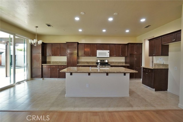 Detail Gallery Image 14 of 57 For 3000 Sunnyside Ct, Visalia,  CA 93292 - 3 Beds | 2 Baths