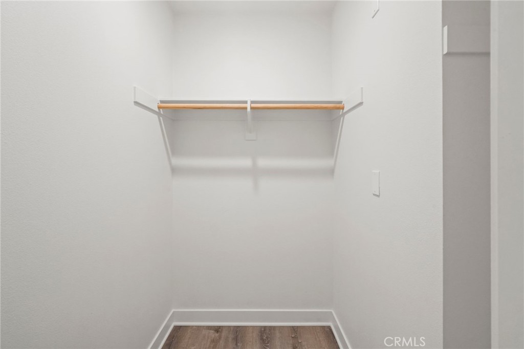 https://media.crmls.org/medias/147feb49-9f97-46bc-856e-08f3346a7ee6.jpg?preset=X-Large