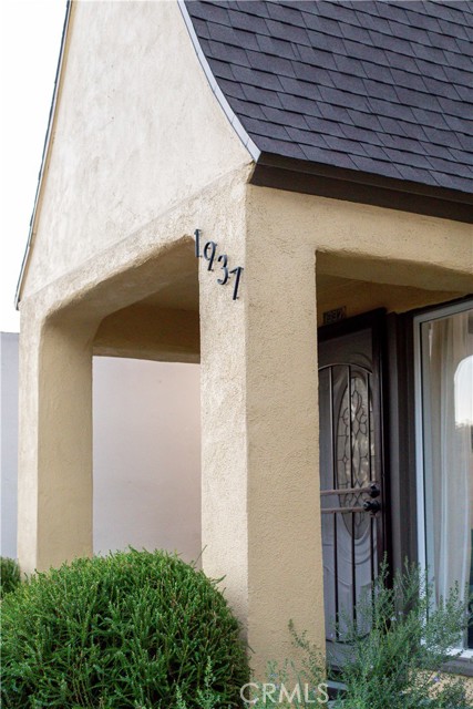 1935 W 36th Street, Los Angeles CA: https://media.crmls.org/medias/1480e2ef-3daf-4d93-b384-a81804f923c3.jpg