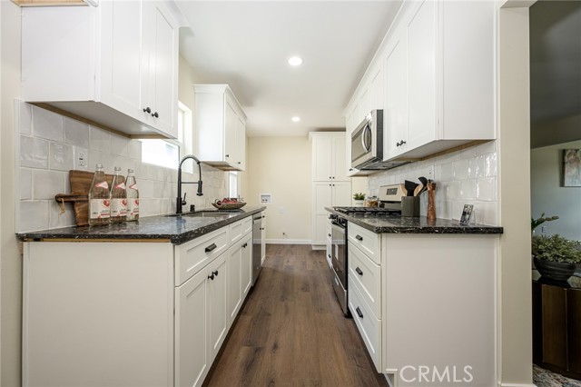 4548 Jade Street, Los Angeles CA: https://media.crmls.org/medias/14814846-9fd9-450e-a1c1-44a22dda9ab7.jpg