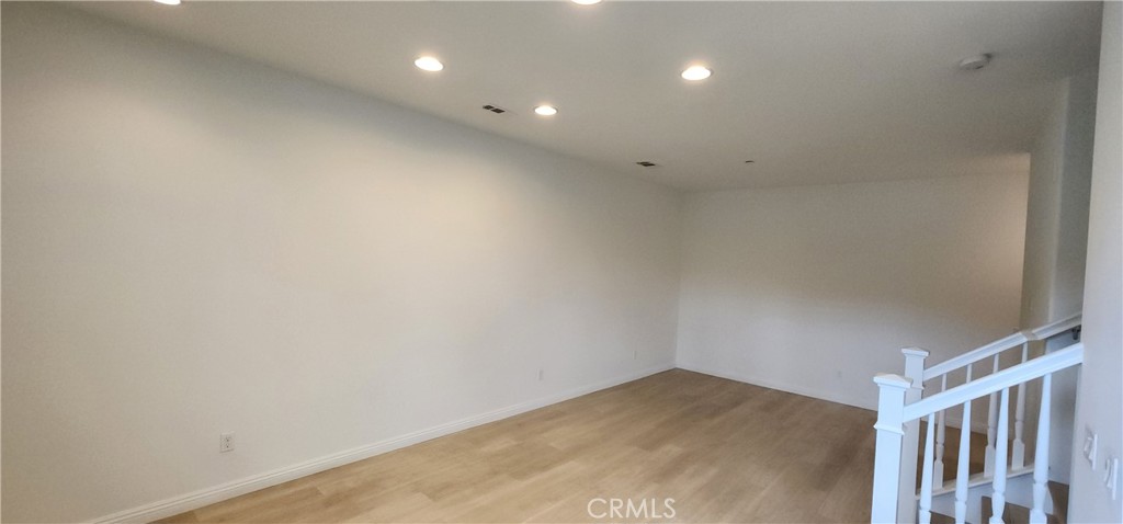 https://media.crmls.org/medias/14817fac-c2df-4954-8cf4-e2676323e604.jpg?preset=X-Large