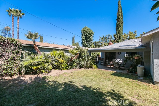 22046 Buena Ventura Street, Woodland Hills CA: https://media.crmls.org/medias/1481c6ae-f83c-47ad-a9e9-2ac04cb3ee85.jpg
