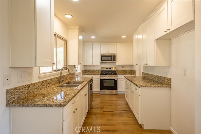 Detail Gallery Image 4 of 33 For 15156 Kinai Rd, Apple Valley,  CA 92307 - 3 Beds | 2 Baths