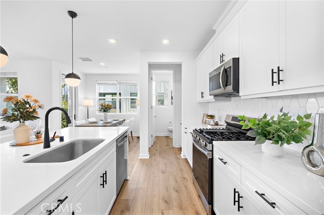 944 N Divino Privado, Ontario CA: https://media.crmls.org/medias/1481fbf4-e78b-42e0-b345-6a7d375f141f.jpg