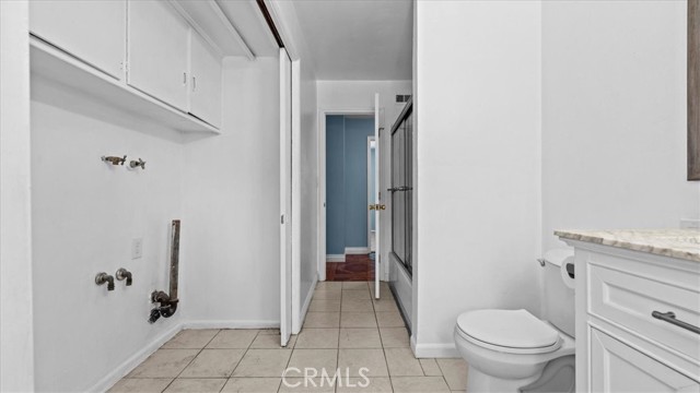 878 E Holly Street, Rialto CA: https://media.crmls.org/medias/14829561-36ca-45f3-bf56-93448b706b93.jpg