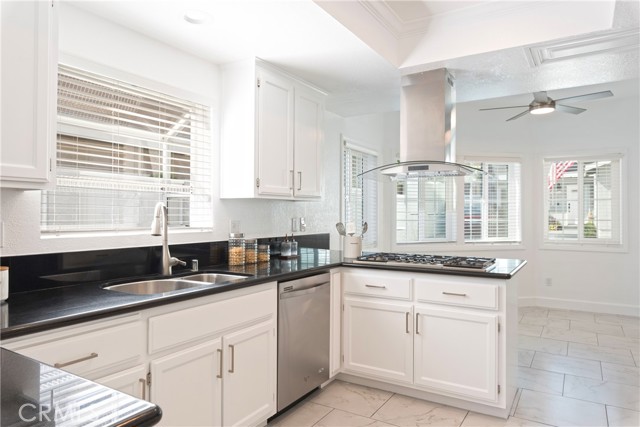 Detail Gallery Image 12 of 75 For 2205 Clark Ln a,  Redondo Beach,  CA 90278 - 3 Beds | 2/1 Baths
