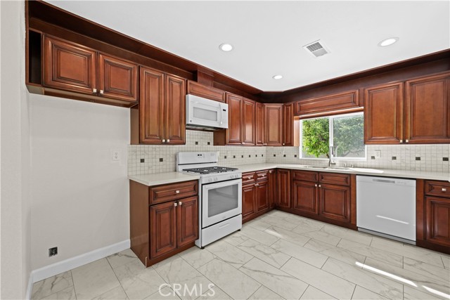 Detail Gallery Image 12 of 22 For 3333 N Los Coyotes Diagonal, Long Beach,  CA 90808 - 3 Beds | 3 Baths