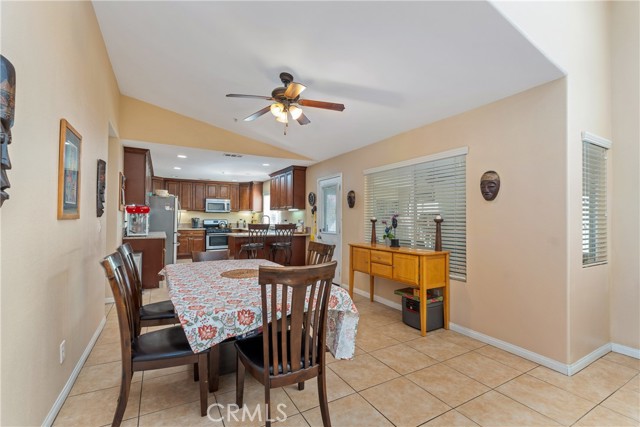 Detail Gallery Image 9 of 17 For 1535 W Persimmon, Rialto,  CA 92377 - 5 Beds | 3 Baths