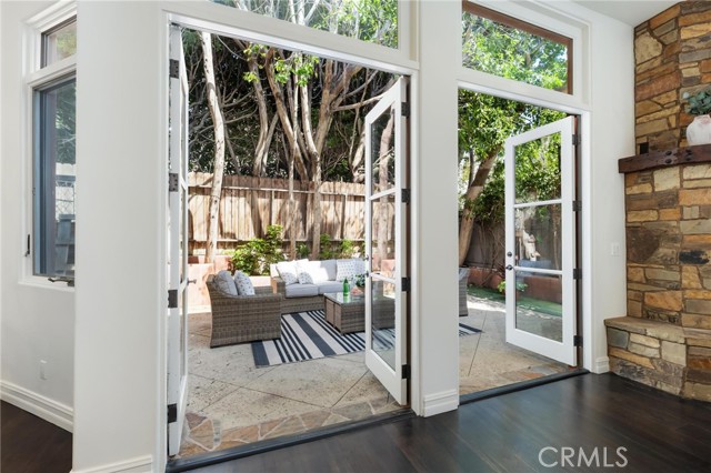 Detail Gallery Image 18 of 64 For 2516 Walnut Ave, Manhattan Beach,  CA 90266 - 5 Beds | 5/1 Baths