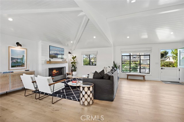 Detail Gallery Image 5 of 51 For 206 Del Mar Ave, Costa Mesa,  CA 92627 - 4 Beds | 2 Baths