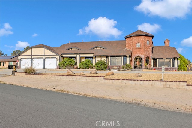 Detail Gallery Image 2 of 65 For 13889 Olathe Rd, Apple Valley,  CA 92307 - 5 Beds | 2/1 Baths