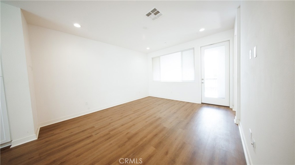 https://media.crmls.org/medias/148596c3-7473-452f-97ff-e541b80eb160.jpg?preset=X-Large