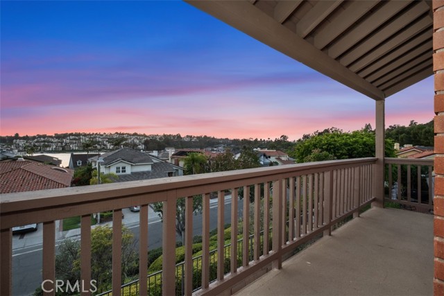 22571 Labrusca, Mission Viejo CA: https://media.crmls.org/medias/1486c3d3-21a3-464a-b4d9-d96f1e8d2598.jpg