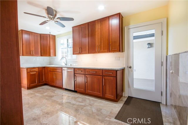 Detail Gallery Image 9 of 26 For 150 Orangewood Ln, Tustin,  CA 92780 - 3 Beds | 2 Baths