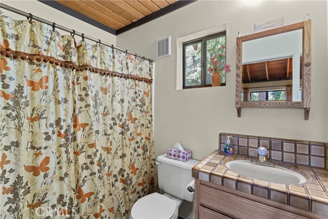 Detail Gallery Image 17 of 31 For 720 Pinnacle Dr, Lake Arrowhead,  CA 92352 - 2 Beds | 2 Baths