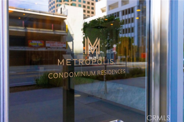 877 Francisco Street, Los Angeles CA: https://media.crmls.org/medias/1487c295-9a42-4fb5-bcfb-ad3e5dfa2792.jpg