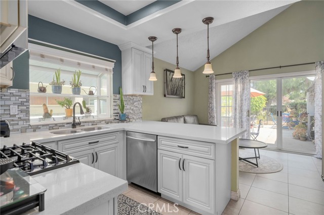 339 W Dawson Court, Glendora CA: https://media.crmls.org/medias/1487c7c7-369a-4edb-aa13-23ac7fa6285f.jpg