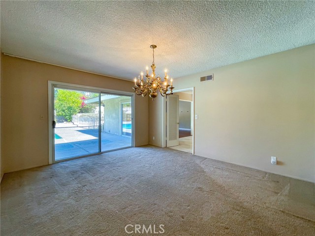 Detail Gallery Image 4 of 19 For 19923 Blackhawk St, Chatsworth,  CA 91311 - 4 Beds | 3/1 Baths