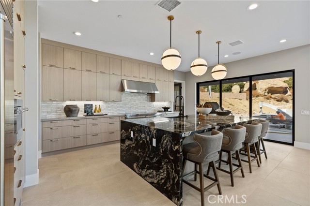 Detail Gallery Image 7 of 25 For 9539 N Andora Ave, Chatsworth,  CA 91311 - 5 Beds | 5/1 Baths