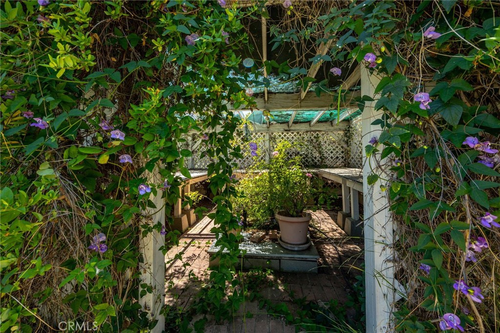 https://media.crmls.org/medias/1488e6c4-1cdb-4493-8d53-1c87e0f760df.jpg?preset=X-Large