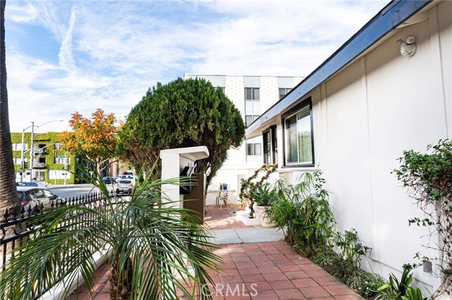 Detail Gallery Image 3 of 9 For 240 Linden Ave #F,  Long Beach,  CA 90802 - 1 Beds | 1 Baths