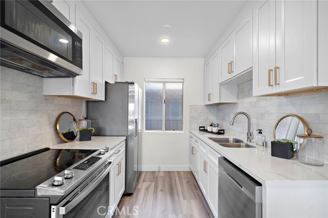 Detail Gallery Image 5 of 35 For 5959 E Naples Plz #306,  Long Beach,  CA 90803 - 2 Beds | 1 Baths