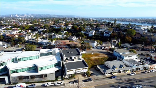 Detail Gallery Image 5 of 16 For 321 Holmwood Dr, Newport Beach,  CA 92663 - 2 Beds | 2 Baths