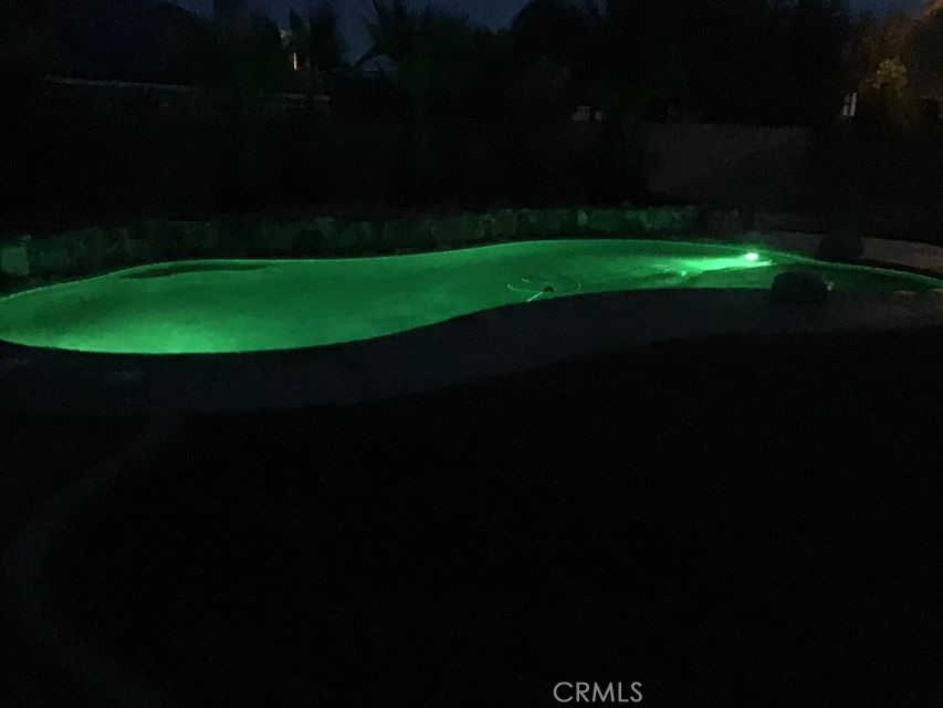 https://media.crmls.org/medias/148caca2-3f49-47f4-93b7-1a42d75ffd7d.jpg?preset=X-Large