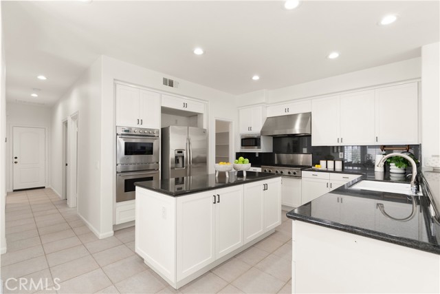 19139 Chandon Lane, Huntington Beach CA: https://media.crmls.org/medias/148caccf-feb6-4320-9289-3db938c2cd92.jpg