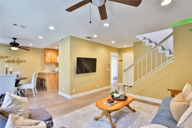 Detail Gallery Image 9 of 59 For 840 E Sycamore Dr, Azusa,  CA 91702 - 4 Beds | 2/1 Baths