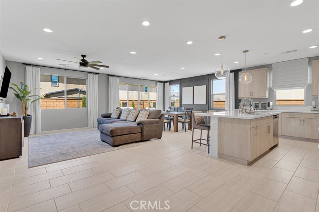 Detail Gallery Image 8 of 38 For 11576 Gayneswood St, Victorville,  CA 92392 - 3 Beds | 2 Baths