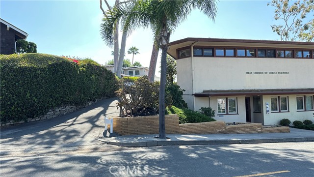 625 High Dr, Laguna Beach CA: https://media.crmls.org/medias/148e201b-c3b2-4bed-8789-c33b3463a5bc.jpg
