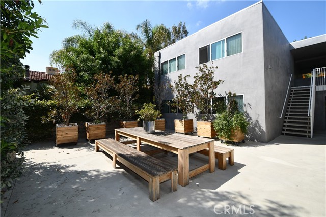 1346 N Laurel Avenue photo 3