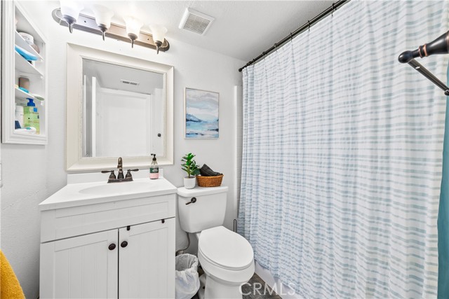 26905 Flo Lane, Canyon Country CA: https://media.crmls.org/medias/148e6fd3-feb6-401f-8b3e-d7e515feaeae.jpg