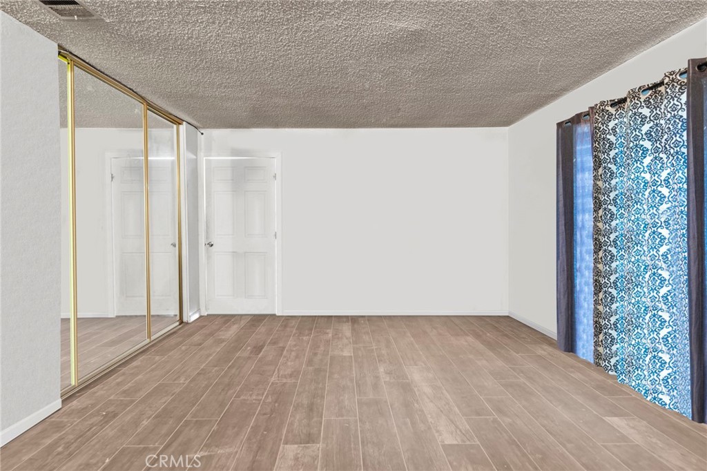 https://media.crmls.org/medias/148f03f1-dd68-494c-a24e-819acbd99e0c.jpg?preset=X-Large