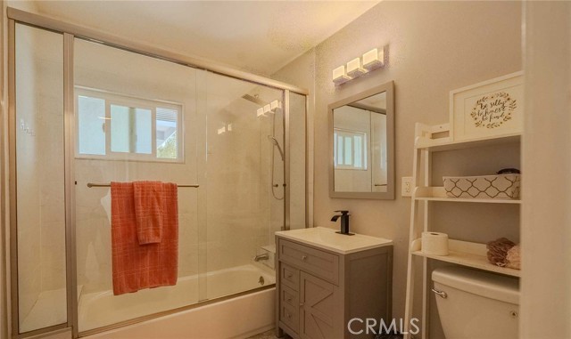 Detail Gallery Image 12 of 21 For 7080 Schroll St, Lakewood,  CA 90713 - 3 Beds | 2 Baths