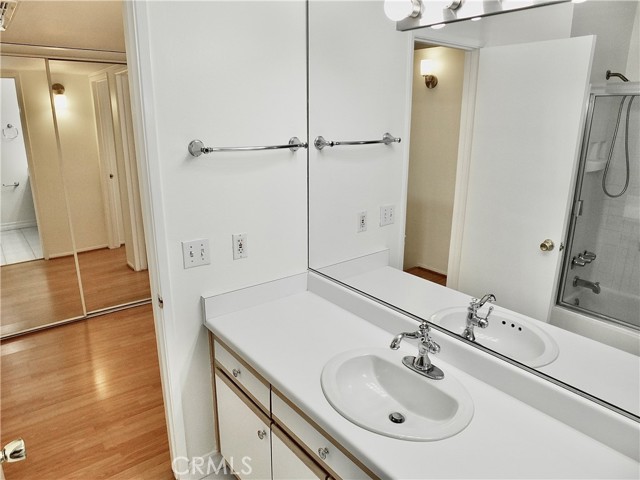 121 Sinclair Avenue, Glendale CA: https://media.crmls.org/medias/1492b971-baa4-4ac2-be29-3740d5a1ba06.jpg