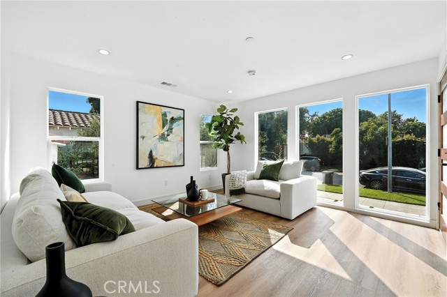3031 3033 Vineyard Avenue, Los Angeles CA: https://media.crmls.org/medias/1492d436-d44c-4861-b819-88c1579704fe.jpg