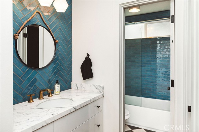 Detail Gallery Image 11 of 18 For 989 La Mirada, Laguna Beach,  CA 92651 - 3 Beds | 2 Baths
